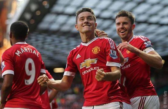 官方：尤文前锋小维阿加盟马赛；据悉形式为租借+强制买断.